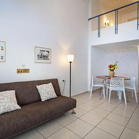 Yacinthos Aparthotel 2*