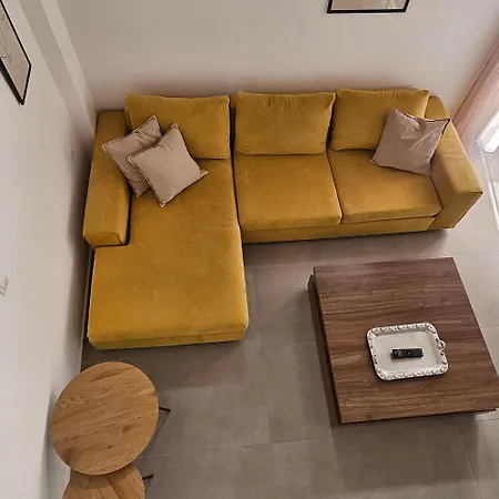 Aparthotel Yacinthos