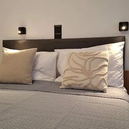 Yacinthos מלון דירות 2*