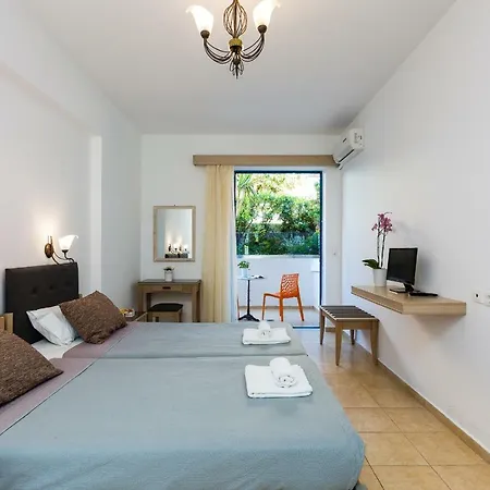 Aparthotel Yacinthos