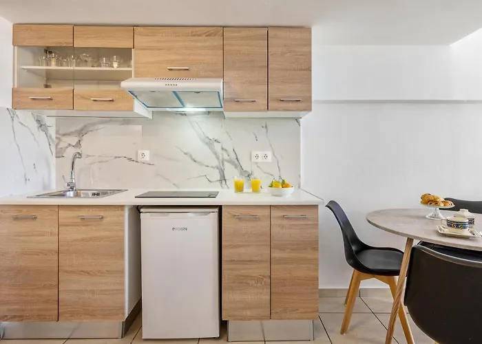 Aparthotel Yacinthos