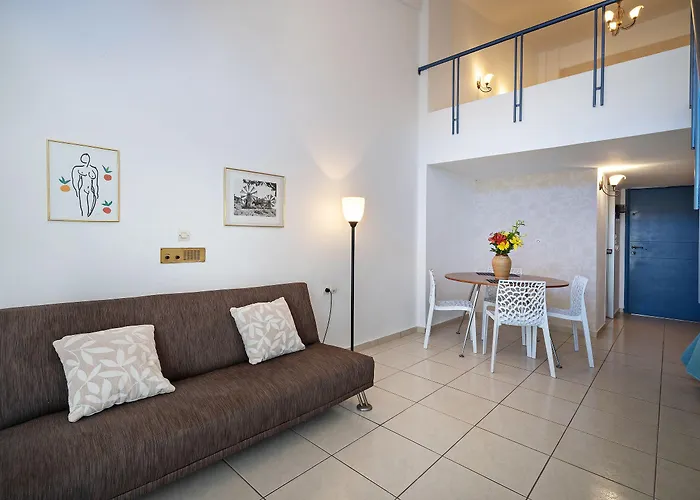 Yacinthos Aparthotel 2*