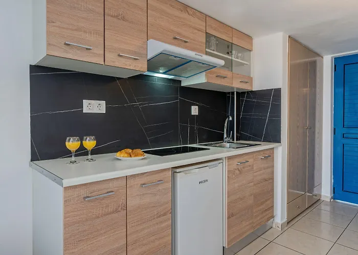 Yacinthos Aparthotel 2*