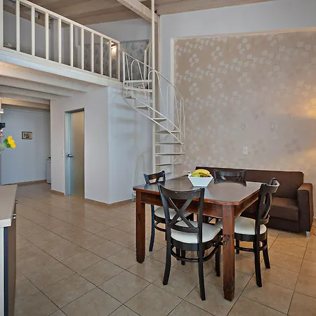 Apartahotel Yacinthos 2*